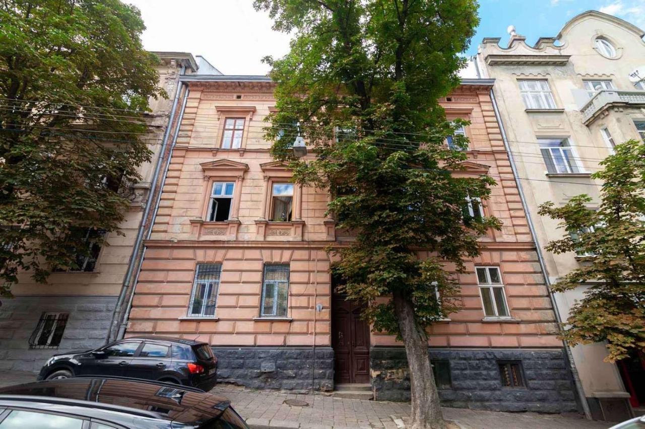 Lovely Apartment On Drahomanova Street Lviv Eksteriør billede