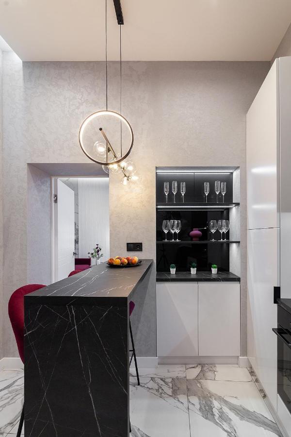 Lovely Apartment On Drahomanova Street Lviv Eksteriør billede